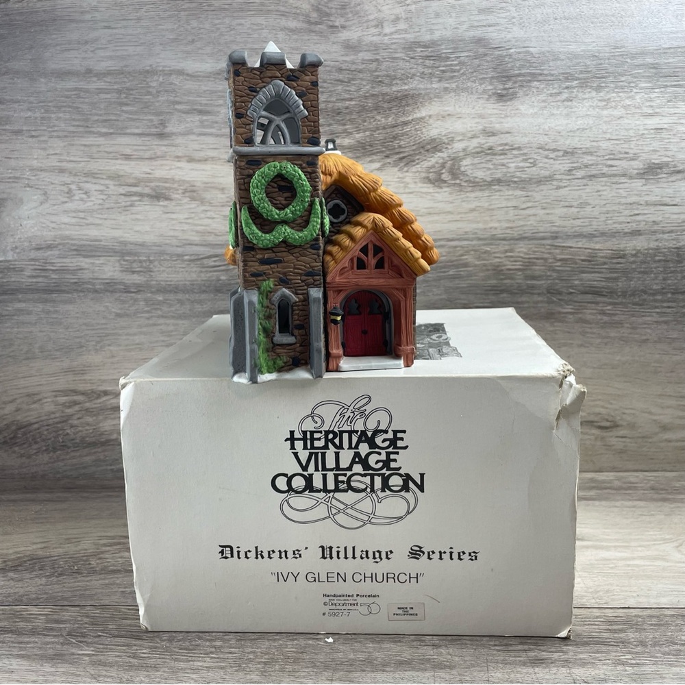 Vintage 1988 Dept. 56 Dickens Village Series Ivy Glen Church Light/Box.